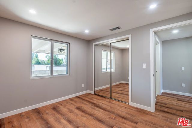 20456 W Strathern Street, Winnetka (los Angeles), CA 91306