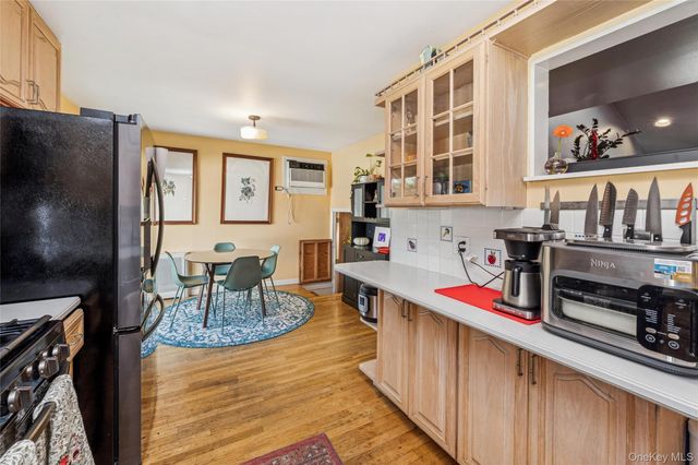 48 Elliot Drive, Hicksville, NY 11801