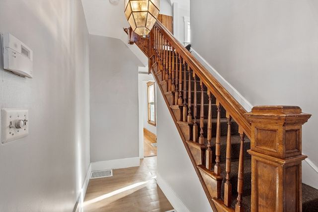 3 Franconia St, Worcester, MA 01602