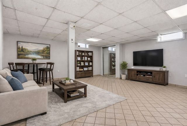 3 Franconia St, Worcester, MA 01602