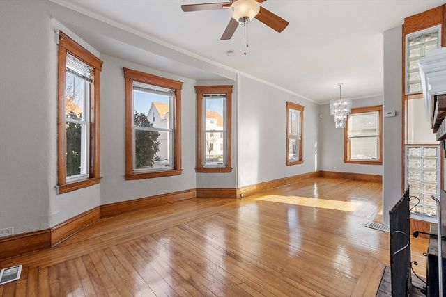 3 Franconia St, Worcester, MA 01602