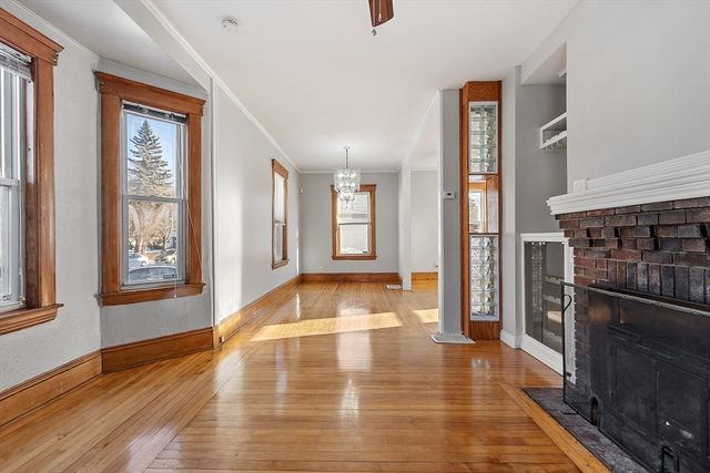 3 Franconia St, Worcester, MA 01602