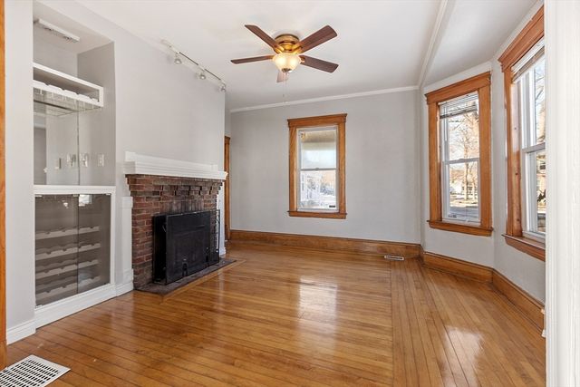 3 Franconia St, Worcester, MA 01602