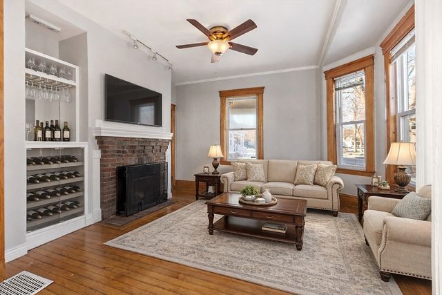 3 Franconia St, Worcester, MA 01602