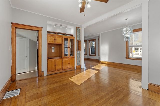 3 Franconia St, Worcester, MA 01602