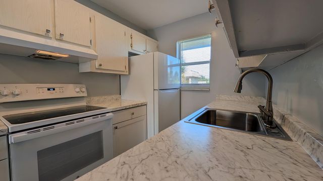 2301 SE 4th Street 15, Boynton Beach, FL 33435