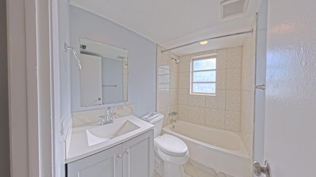 2301 SE 4th Street 15, Boynton Beach, FL 33435