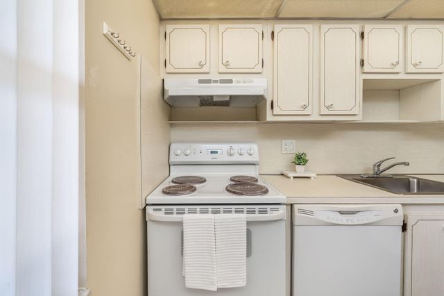 7360 NW 1st Street 208, Margate, FL 33063