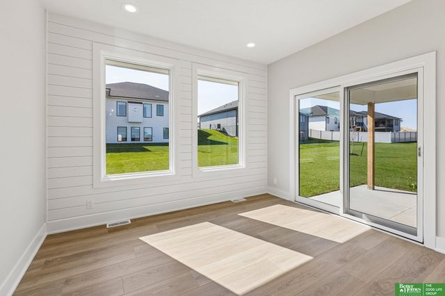 12375 lake Vista Drive, Papillion, NE 68046