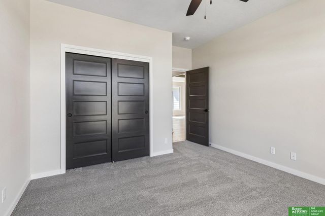 12375 lake Vista Drive, Papillion, NE 68046