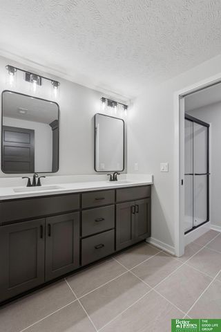 12375 lake Vista Drive, Papillion, NE 68046