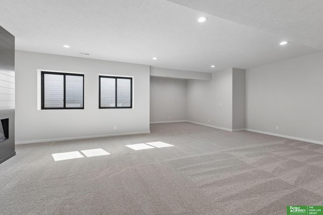 12375 lake Vista Drive, Papillion, NE 68046
