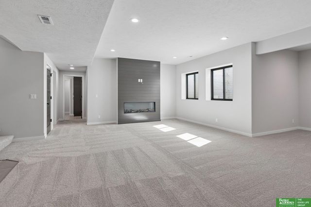 12375 lake Vista Drive, Papillion, NE 68046