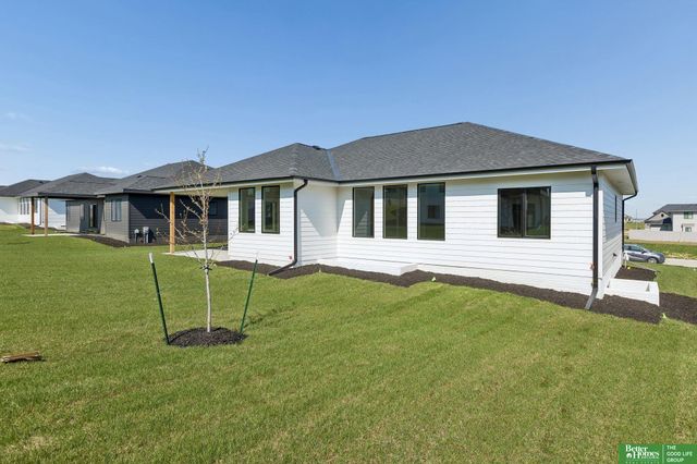 12375 lake Vista Drive, Papillion, NE 68046