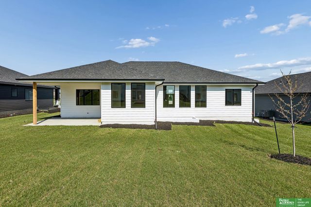 12375 lake Vista Drive, Papillion, NE 68046