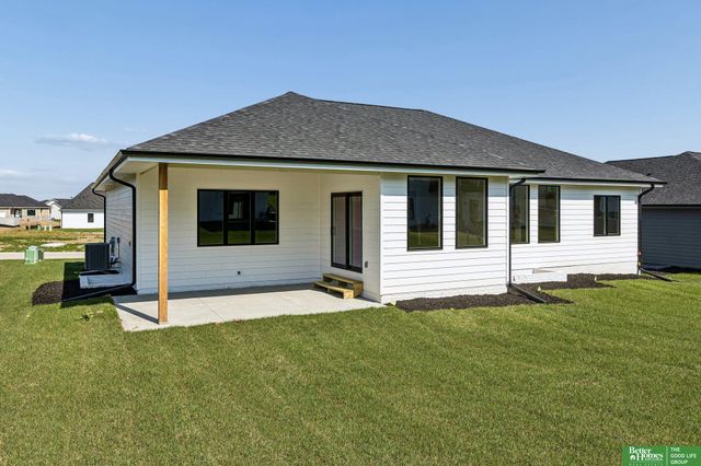 12375 lake Vista Drive, Papillion, NE 68046