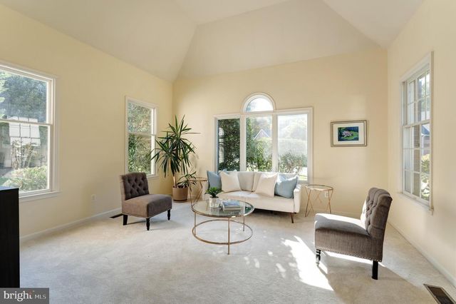 12704 AUTUMN CREST DR, Oak Hill, VA 20171