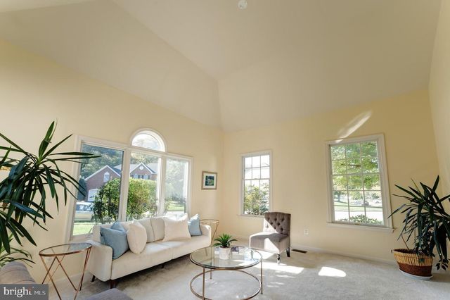 12704 AUTUMN CREST DR, Oak Hill, VA 20171