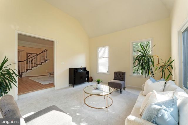 12704 AUTUMN CREST DR, Oak Hill, VA 20171