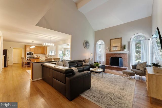 12704 AUTUMN CREST DR, Oak Hill, VA 20171