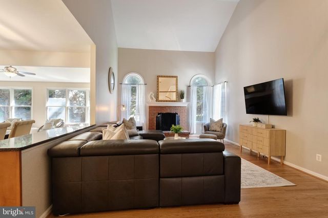 12704 AUTUMN CREST DR, Oak Hill, VA 20171