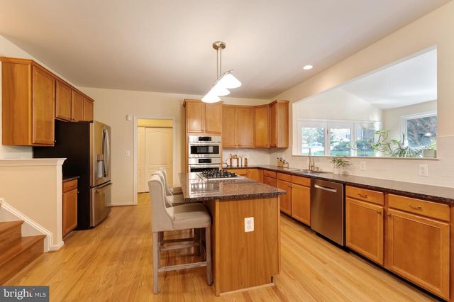 12704 AUTUMN CREST DR, Oak Hill, VA 20171