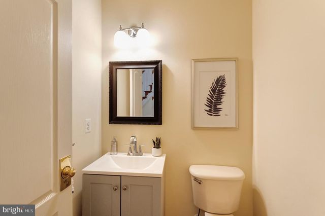 12704 AUTUMN CREST DR, Oak Hill, VA 20171