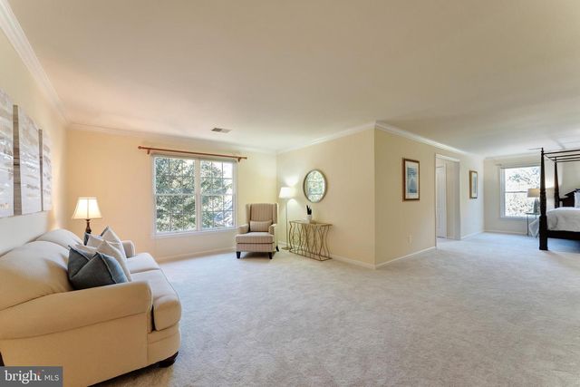 12704 AUTUMN CREST DR, Oak Hill, VA 20171