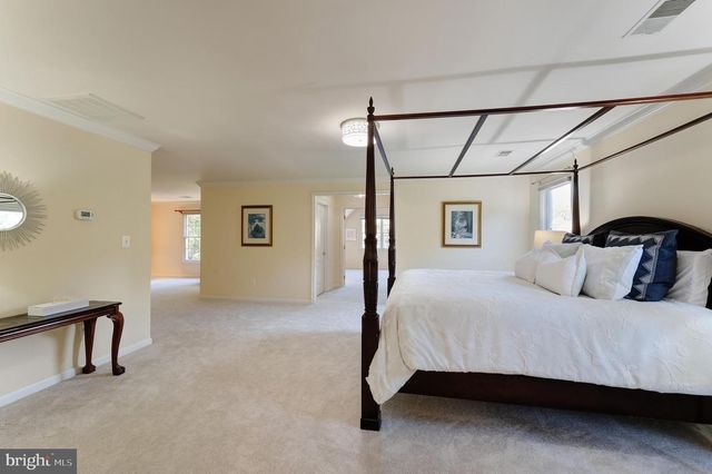 12704 AUTUMN CREST DR, Oak Hill, VA 20171