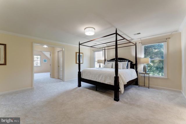 12704 AUTUMN CREST DR, Oak Hill, VA 20171