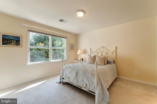 12704 AUTUMN CREST DR, Oak Hill, VA 20171