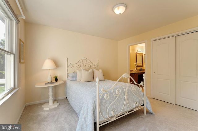 12704 AUTUMN CREST DR, Oak Hill, VA 20171