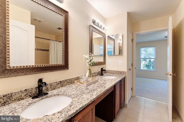 12704 AUTUMN CREST DR, Oak Hill, VA 20171