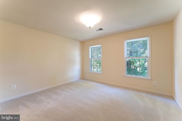 12704 AUTUMN CREST DR, Oak Hill, VA 20171