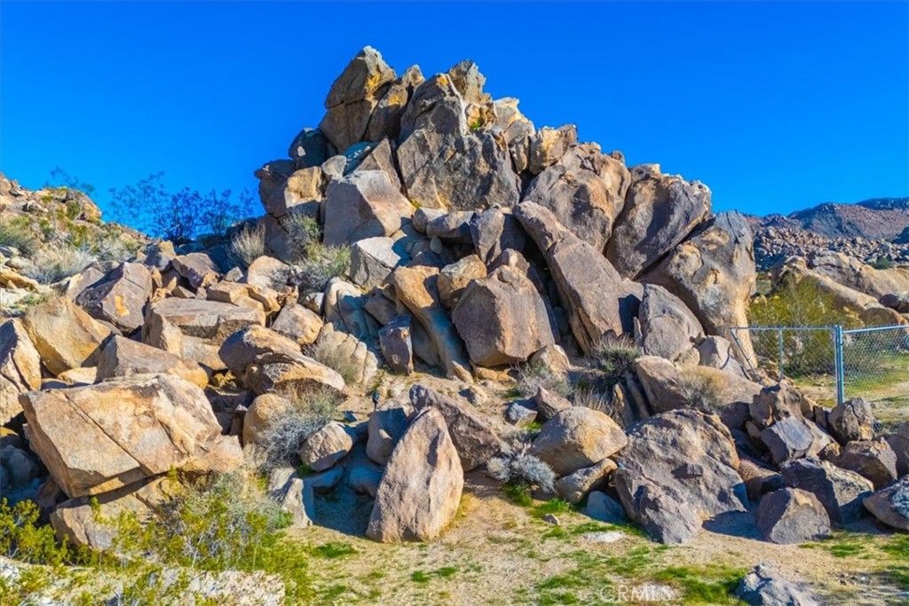 Image 51 of property listing at 6875 Mount Shasta Avenue, Joshua Tree, CA 92252