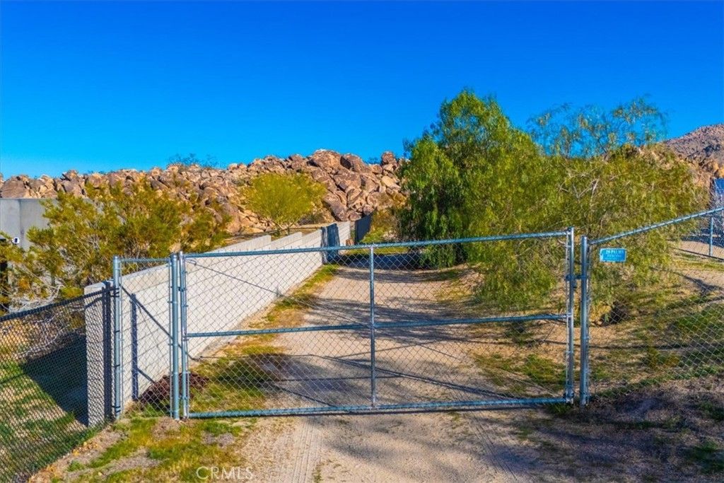 Image 61 of property listing at 6875 Mount Shasta Avenue, Joshua Tree, CA 92252