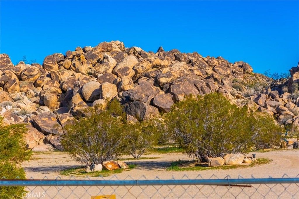 Image 63 of property listing at 6875 Mount Shasta Avenue, Joshua Tree, CA 92252