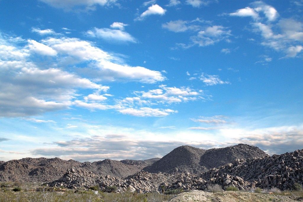 Image 74 of property listing at 6875 Mount Shasta Avenue, Joshua Tree, CA 92252