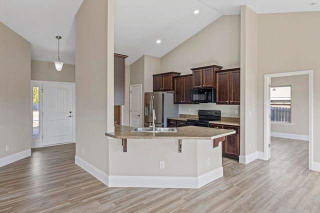 214 Golden Pond Court, Roebuck, SC 29376