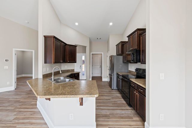 214 Golden Pond Court, Roebuck, SC 29376