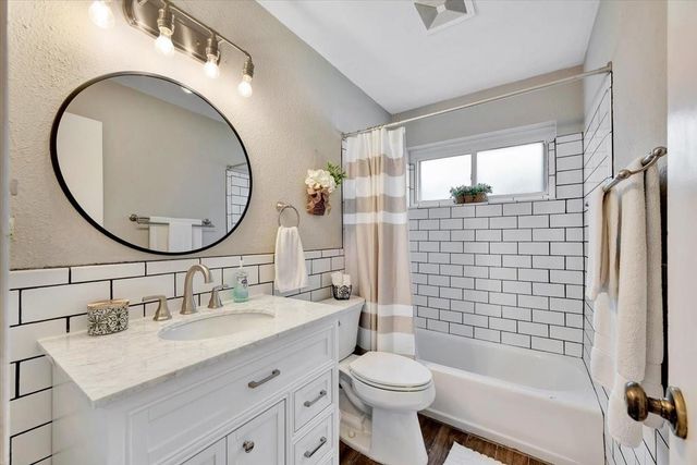 16203 Brookford Court, Houston, TX 77059