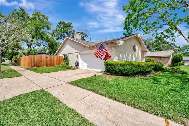 16203 Brookford Court, Houston, TX 77059