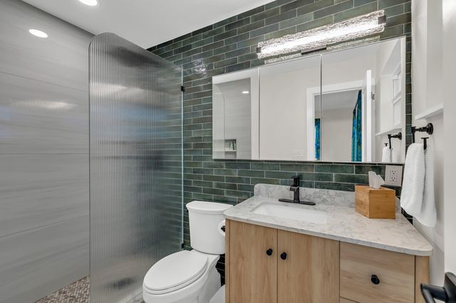 2921 NE 53rd Street, Lighthouse Point, FL 33064