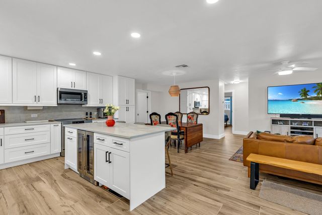 2921 NE 53rd Street, Lighthouse Point, FL 33064