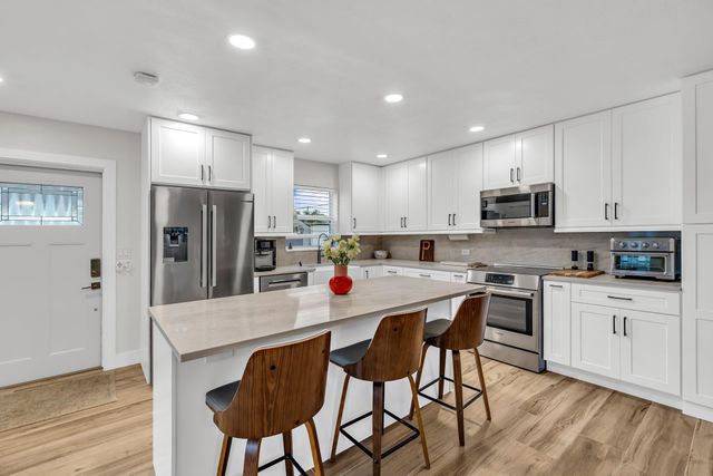 2921 NE 53rd Street, Lighthouse Point, FL 33064