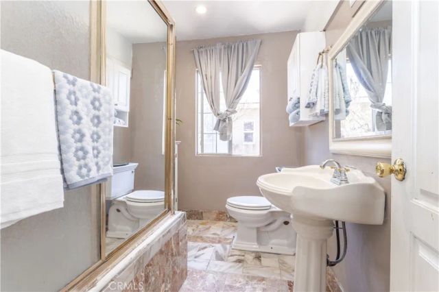 142 N Vendome Street, Los Angeles, CA 90026