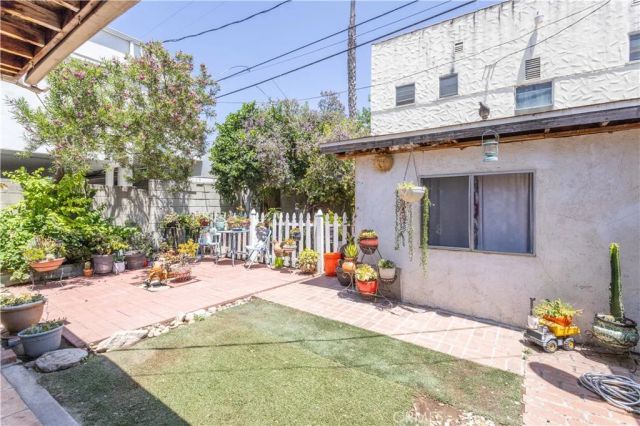 142 N Vendome Street, Los Angeles, CA 90026
