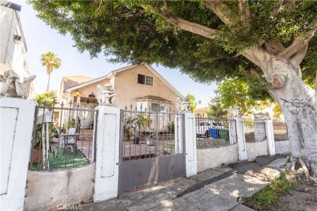 142 N Vendome Street, Los Angeles, CA 90026