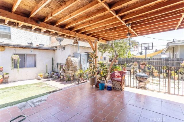 142 N Vendome Street, Los Angeles, CA 90026