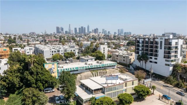 142 N Vendome Street, Los Angeles, CA 90026